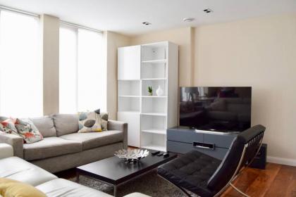 Modern 1 Bedroom Flat in Holborn - image 1