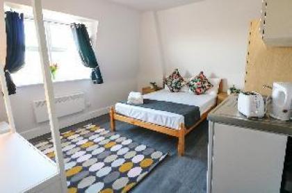 Stylish studio next to Kingsbury F2