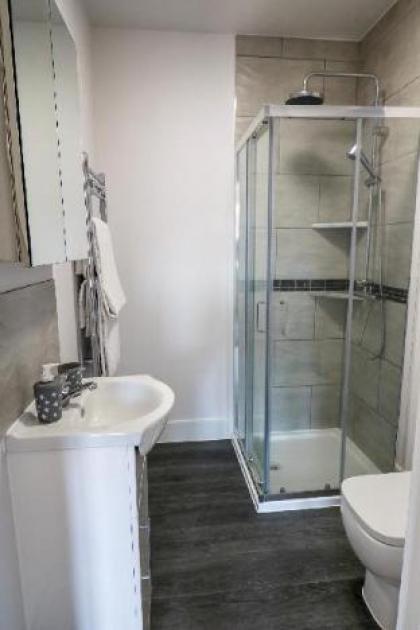Budget studio in Kingsbury close to Wembley F6 - image 6