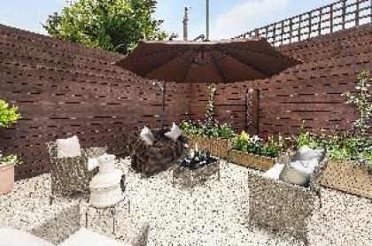Beautiful West London Holiday House London 