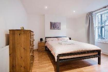 London New Apartment With Private Garden