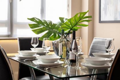 One bedroom Lawrence House Apartment City Road - image 3