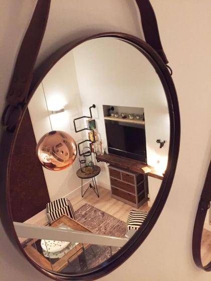 Spacious 1 Bedroom Split Level Old Pub Conversion Tower Bridge - image 21