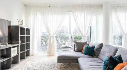 Riverwalk apartment - image 9