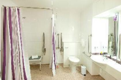Premier Inn London Waterloo - image 13