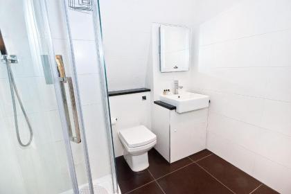 Apartment 5 48 Bishopsgate by City Living London - image 4