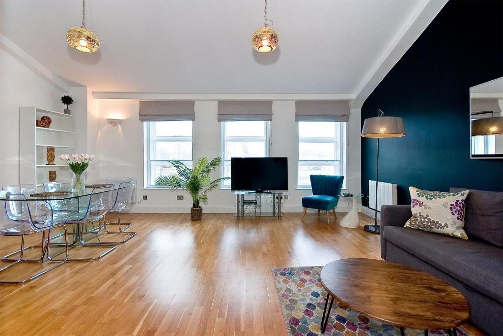 Mulberry North Penthouse by City Living London - main image