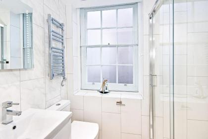 Eldon Chambers Pod 5 by City Living London - image 3