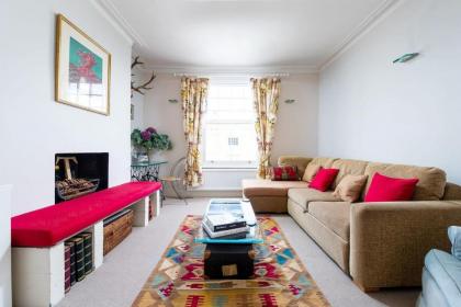 Short Term Let in Fulham - image 11