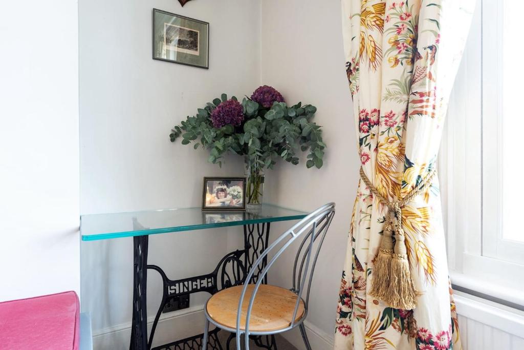Short Term Let in Fulham - image 6