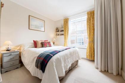 Short Term Let in Fulham - image 7