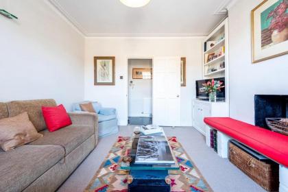 Short Term Let in Fulham - image 8