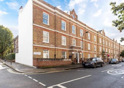 Short Term Let in Fulham - image 9