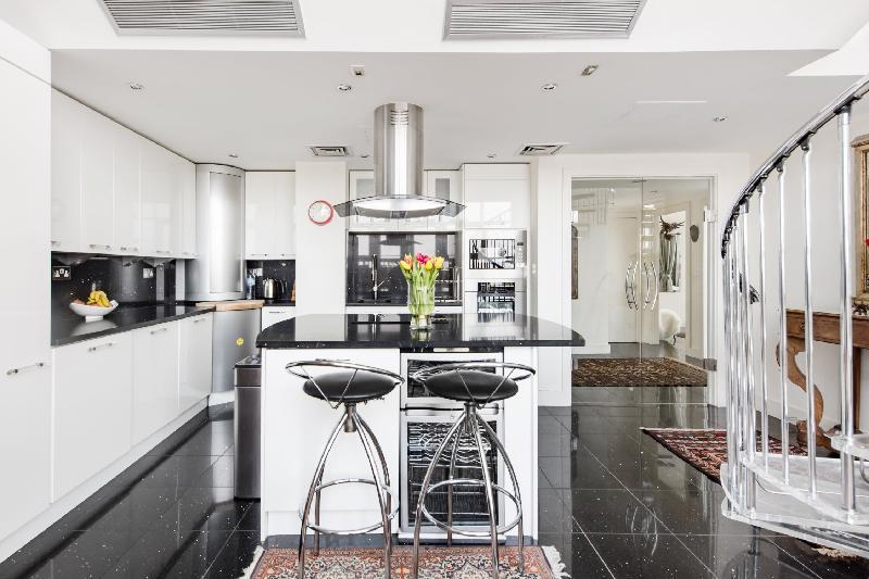 Canary Wharf London Penthouse Apartments - main image