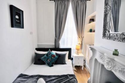 Magical & Charming 8 rooms Covent Garden TownHouse - image 16