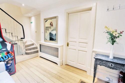 Sophia's Love 11rooms Piccadilly Circus St James TownHouse - image 4
