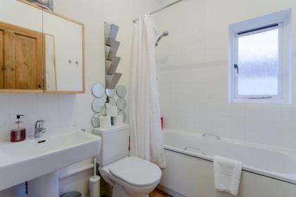 Beautiful 1 Bedroom Apartment in Notting Hill - image 16