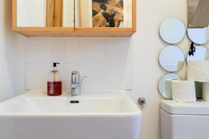 Beautiful 1 Bedroom Apartment in Notting Hill - image 3