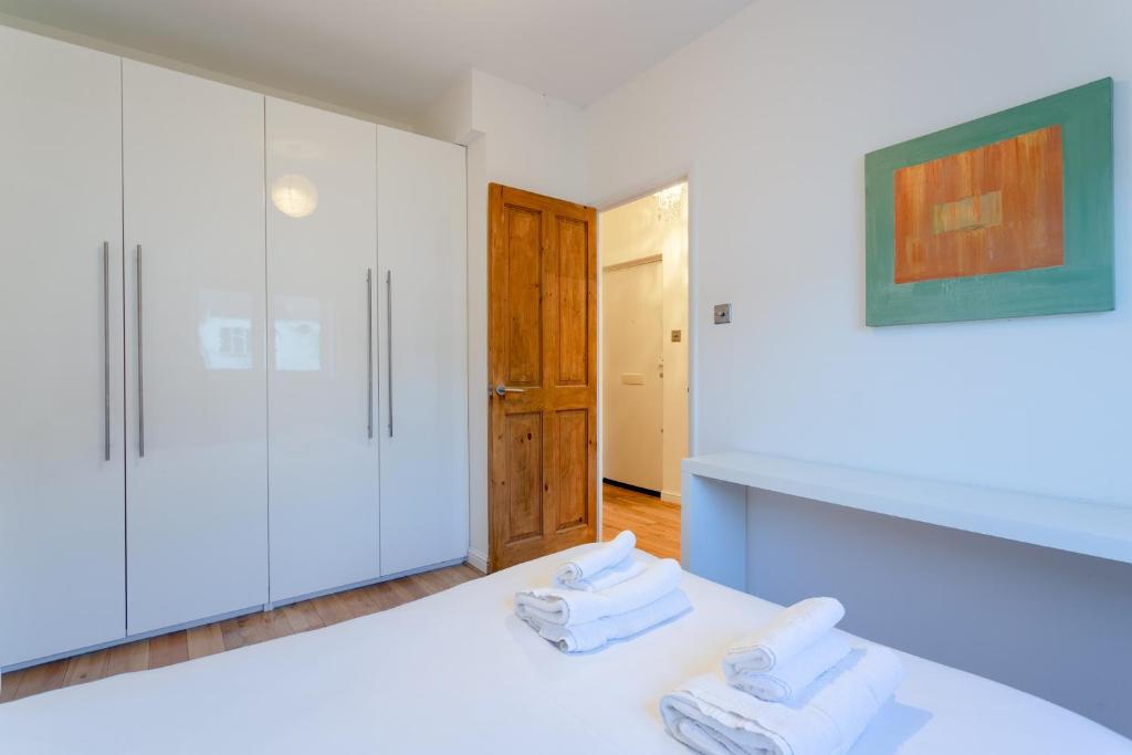 Beautiful 1 Bedroom Apartment in Notting Hill - image 4