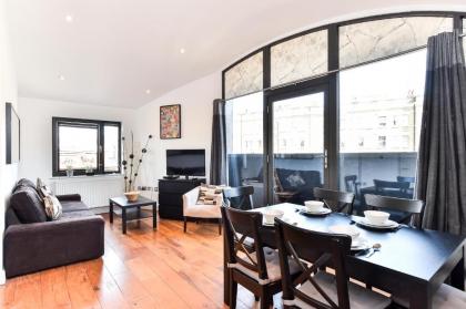 Regents Canal Apartments - image 1