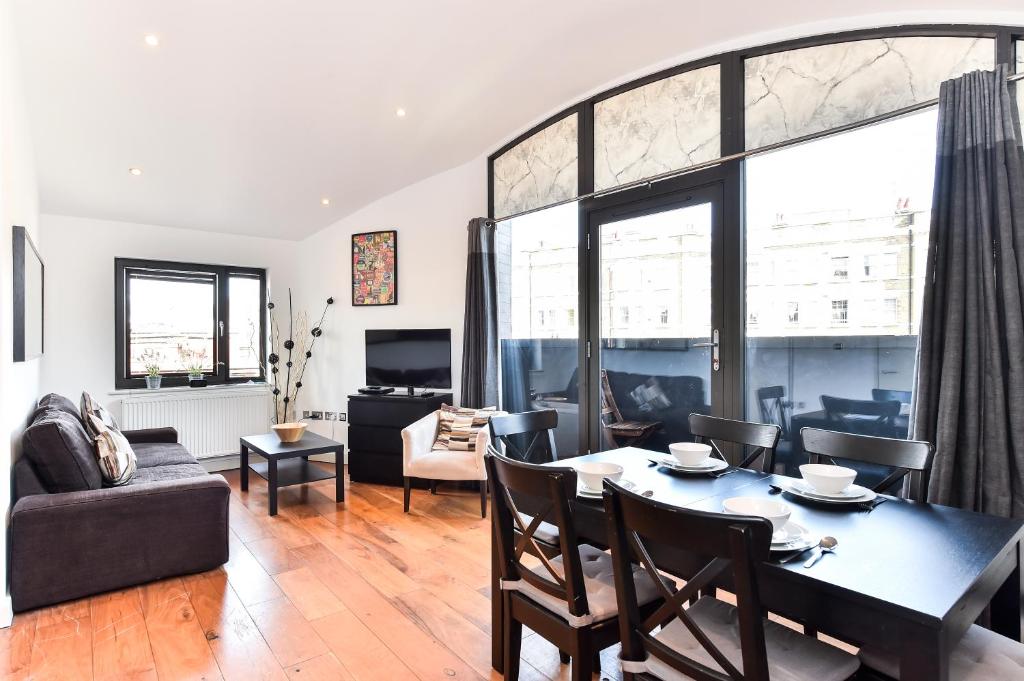 Regents Canal Apartments - main image