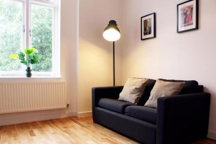 Regents Canal Apartments - image 10
