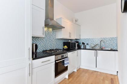 Regents Canal Apartments - image 11