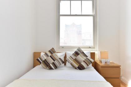 Regents Canal Apartments - image 13