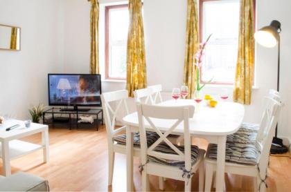 Regents Canal Apartments - image 15