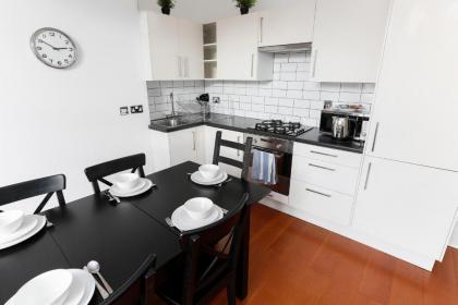 Regents Canal Apartments - image 16