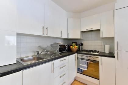 Regents Canal Apartments - image 18
