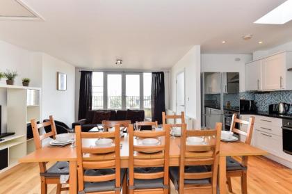Regents Canal Apartments - image 2