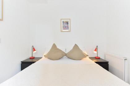 Regents Canal Apartments - image 20
