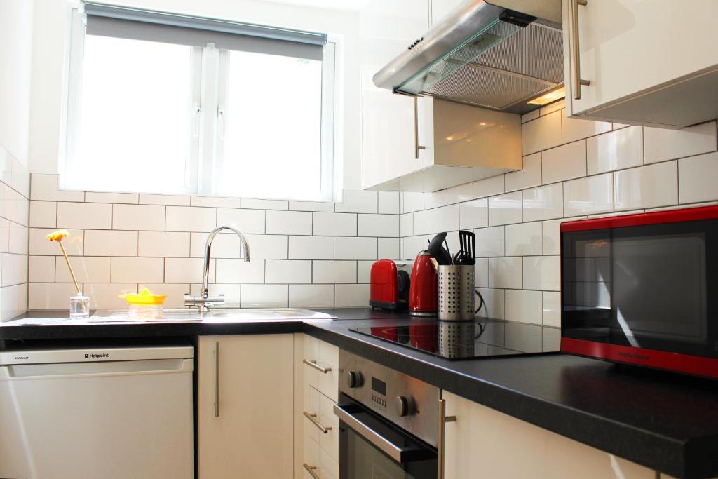 Regents Canal Apartments - image 5