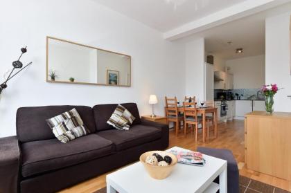 Regents Canal Apartments - image 8