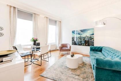 OFF Covent Garden SUPERB SPACIOUS BRIGHT LUXXE DESIGN HOME- YOUR WISH GRANTED! - image 1