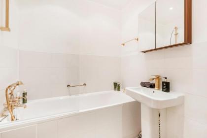 OFF Covent Garden SUPERB SPACIOUS BRIGHT LUXXE DESIGN HOME- YOUR WISH GRANTED! - image 12