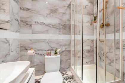 OFF Covent Garden SUPERB SPACIOUS BRIGHT LUXXE DESIGN HOME- YOUR WISH GRANTED! - image 19
