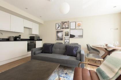the New Bond Street Loft   modern 1BDR City Centre Apartment