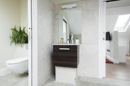 The Soho Studio - Modern & Bright 2BDR in Central London - image 2