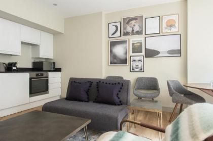 the mayfair Parade   trendy 1BDR Pied a terre in Central London