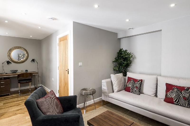 The Norfolk Maisonette - Lovely 4BDR Mews Home in Paddington - main image