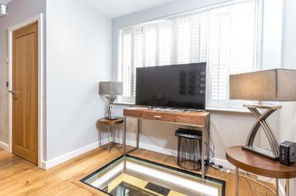 the Sweet mews   Big  Bright 4BDR mews Home in Ideal Location 