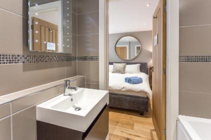 The Sweet Mews - Big & Bright 4BDR Mews Home in Ideal Location - image 4