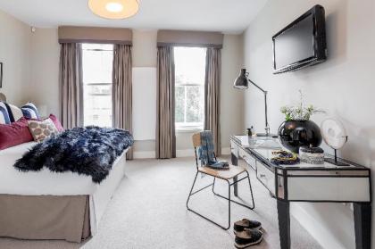 Stunning Artist 2BR Flat on Kensington High Street London 