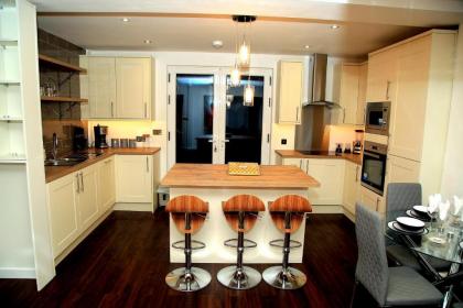 A Modern Comfy Newly Remodeled 2bd House - image 16