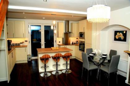 A Modern Comfy Newly Remodeled 2bd House - image 3