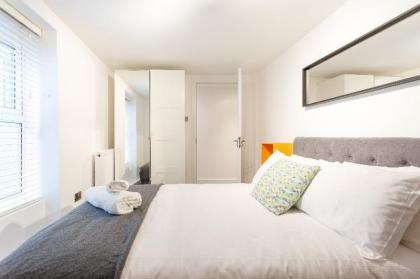 m02 Beautiful 2Bed patio apartment in Kensington London