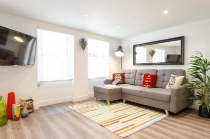 (m02) Beautiful 2Bed patio apartment in Kensington - image 5