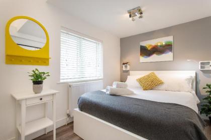 (m03) Bright Notting Hill Apart Near Portobello Rd - image 3